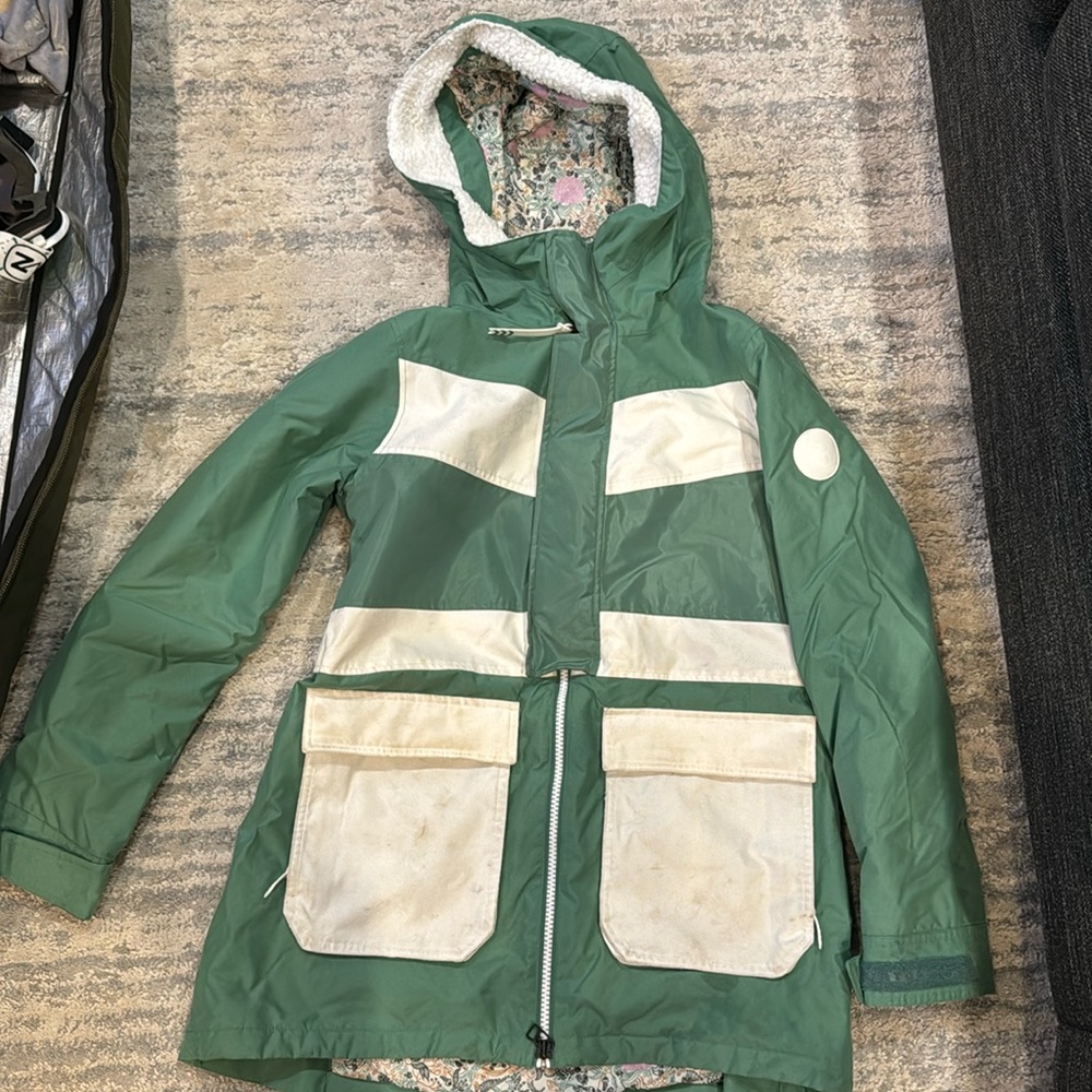 Burton Women’s Ski / snowboard jacket - green and white